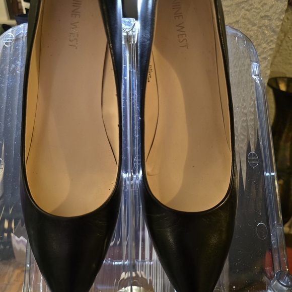 Nine West Classic Black Heels - Picture 1 of 8